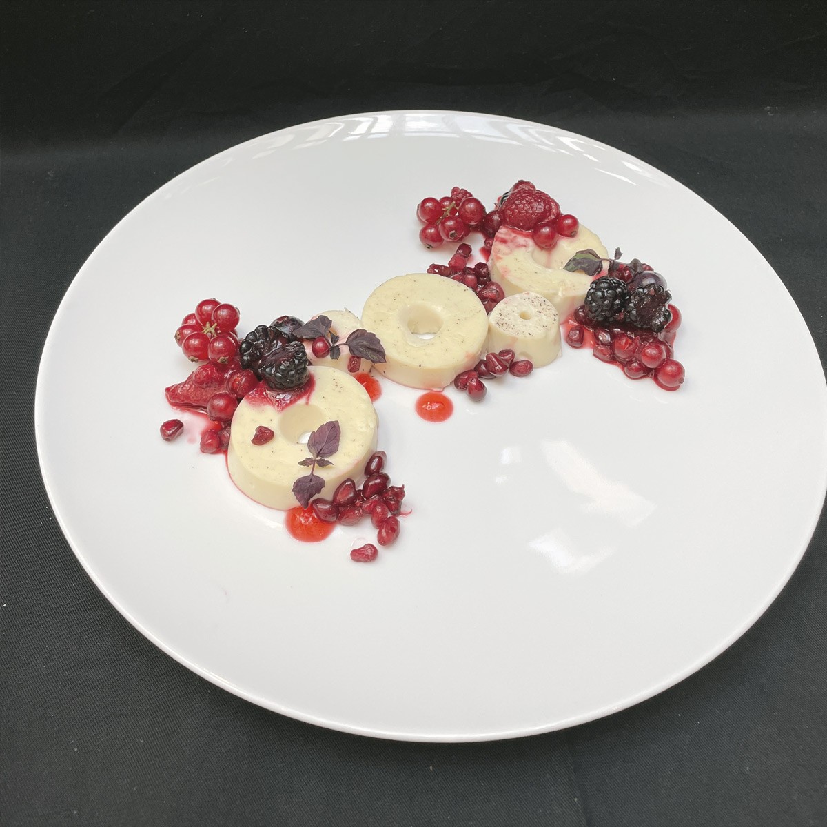 Dessertteller im Charles Hotel in den Lenbach Gärten in München