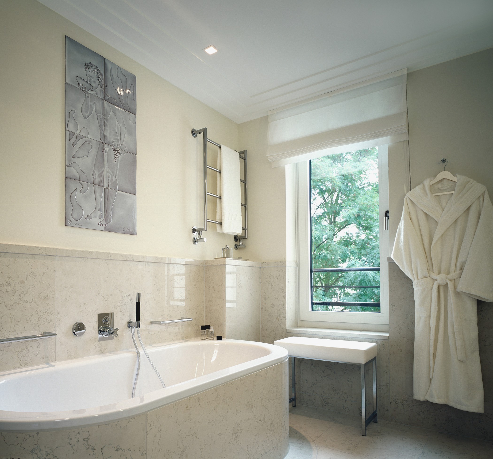 Badezimmer der Suite des Charles Hotels in den Lenbach Gärten in München