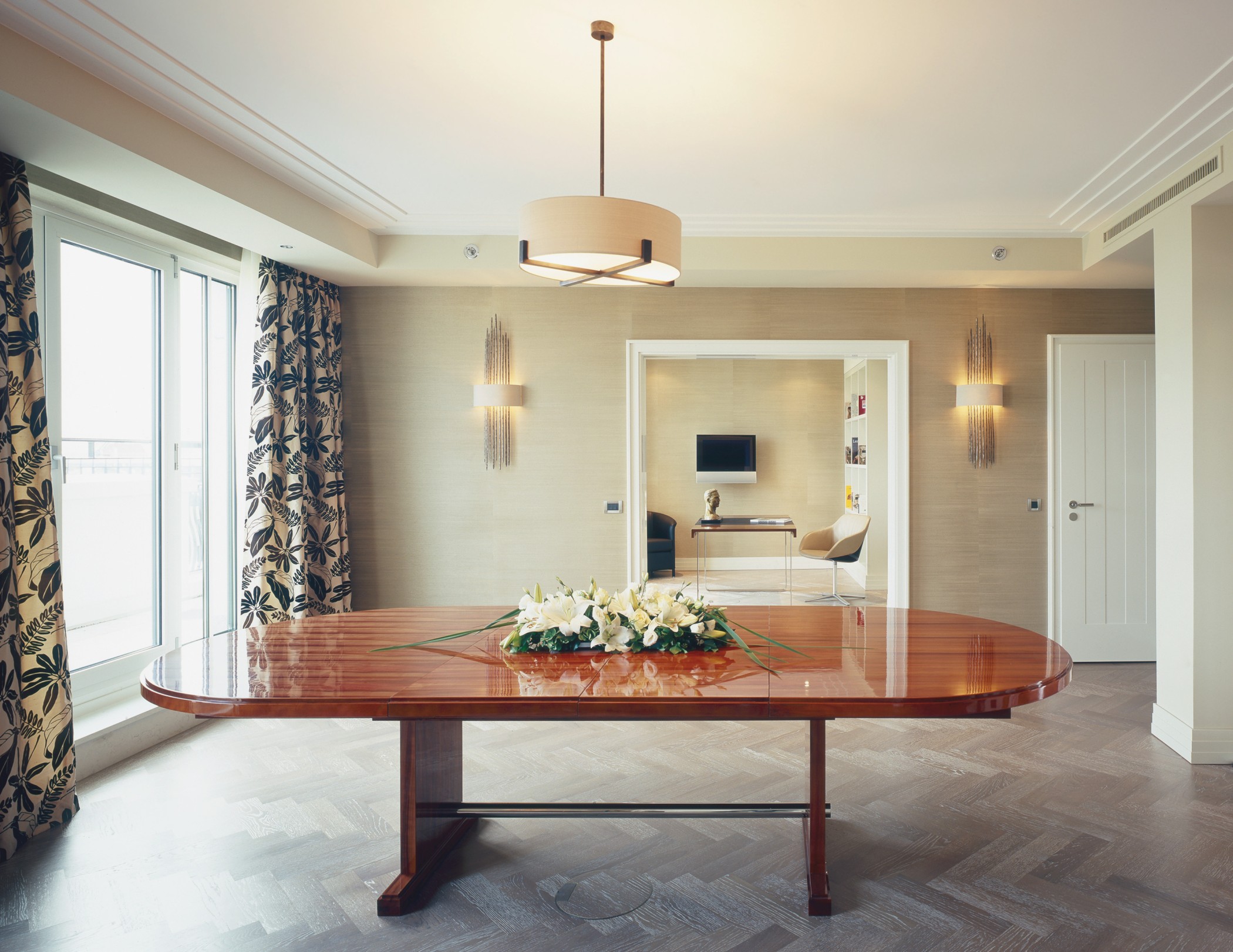 Esszimmer der Suite des Charles Hotels in den Lenbach Gärten in München