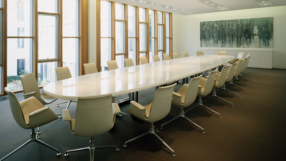 Besprechungsraum des Bürogebäudes mit hochwertiger Austattung in den Lenbach Gärten in München