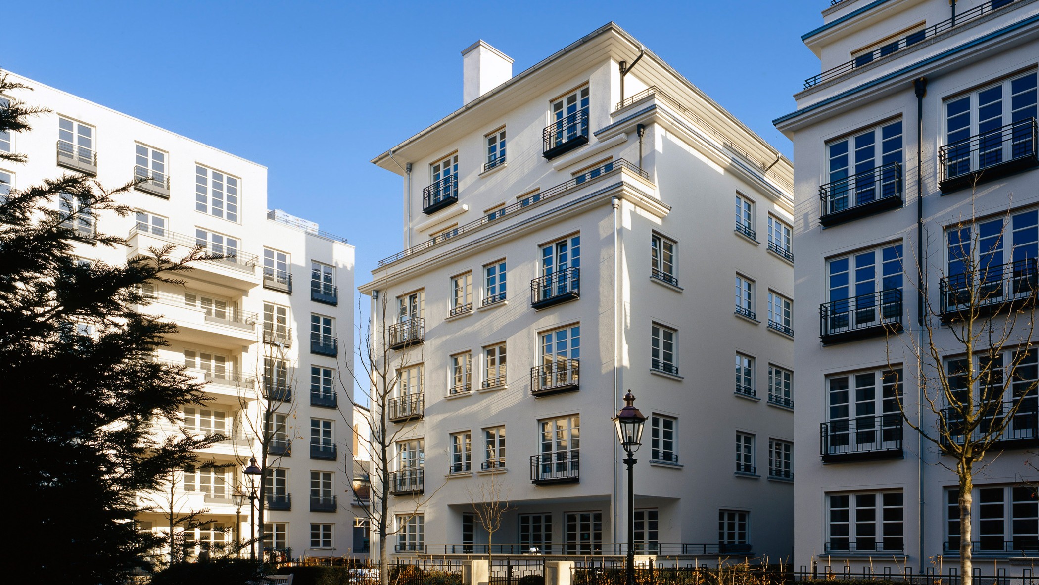 Moderne klassische Architektur im Wohnquartier Lenbach Gärten in München