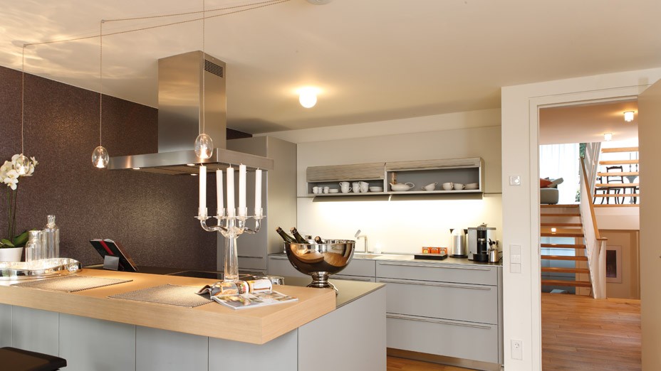 Exklusiv und hochwertig ausgestattete Wohnung mit Design Küche in den Lenbach Gärten in München